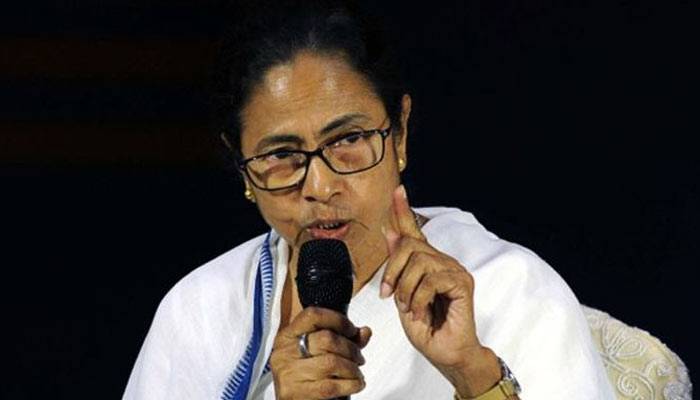 শরণার্থী শিবির বাদে সব কিছু বিক্রি করে দেবে বিজেপি: মমতা শরণার্থী শিবির বাদে সব কিছু বিক্রি করে দেবে বিজেপি: মমতা