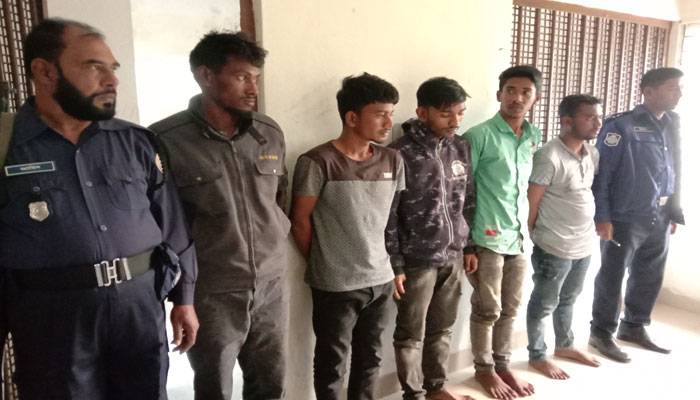 ট্রলার থেকে তরুণীর চিৎকার, মাঝনদীতে ধরা ৫ 'ধর্ষক'