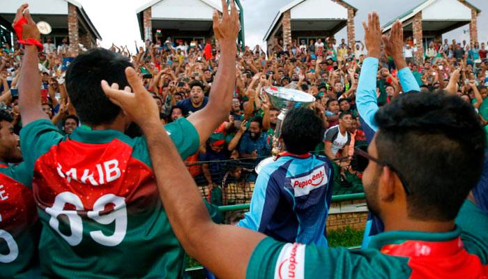 ‘ওই নতুনের কেতন ওড়ে...’