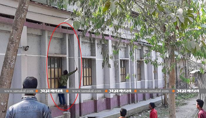নকল দেবার সফল কসরত!