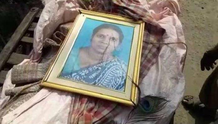 মৃত স্ত্রীর ছবি গলায় ঝুলিয়ে স্বামীর আত্মহত্যা
