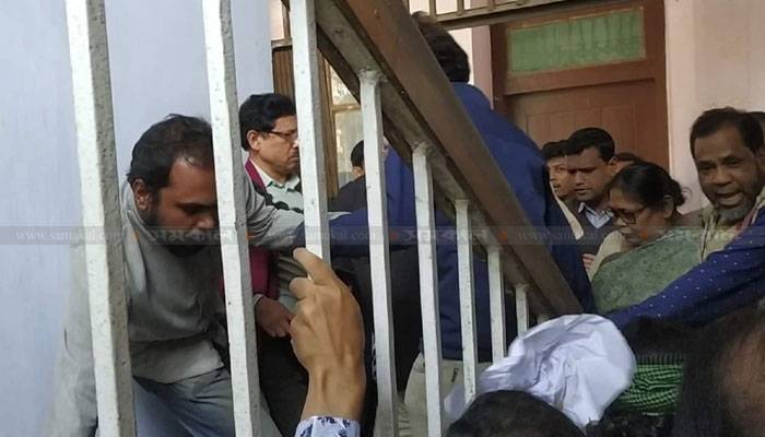 জাবিতে আন্দোলনরত শিক্ষার্থীদের লাঞ্ছিত করে ভিসির প্রবেশ!