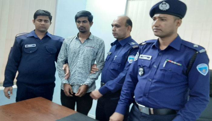 বাবাকে প্রকাশ্যে কুপিয়ে হত্যা, ছেলে গ্রেপ্তার