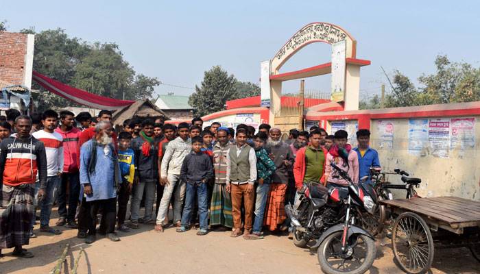 স্কুলের বনভোজনে না গিয়ে অন্যদের সঙ্গে যাওয়ায় ১৮ ছাত্র বহিষ্কার