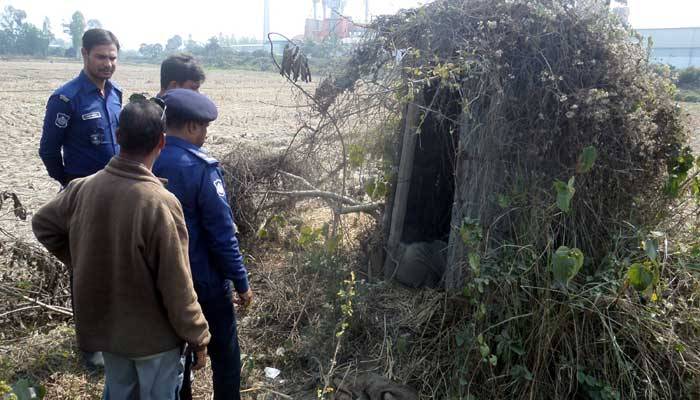 পরিত্যক্ত টয়লেটে পড়ে ছিল যুবকের লাশ