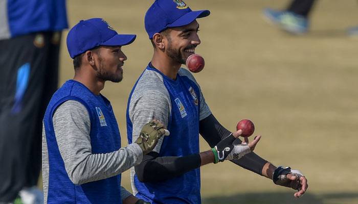 অভিষেকেই লজ্জার রেকর্ডে নাম সাইফের