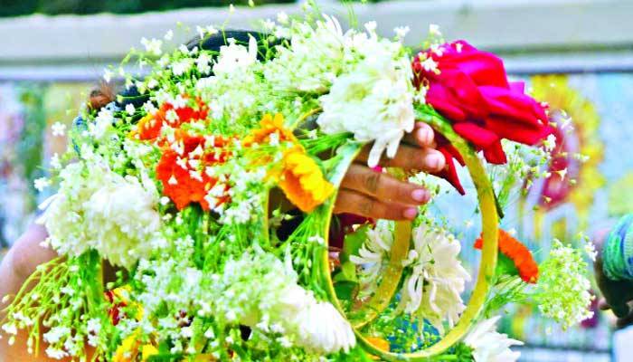 বসন্ত বাতাসে আজ ভালোবাসার রং