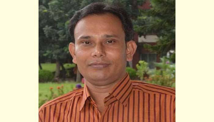 সাবেক ছাত্রীকে আপত্তিকর ছবি পাঠিয়ে ধরা শিক্ষক