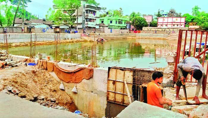 কৌশলে পুকুর-দিঘি গিলছে সিসিক