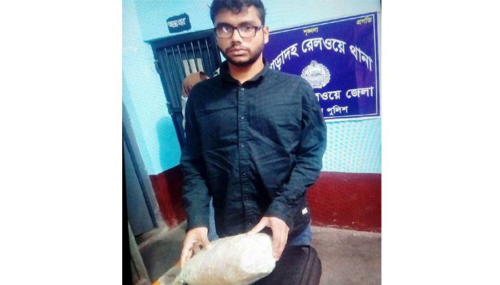 স্কুল ব্যাগে বই নয়, মিলল গাঁজা