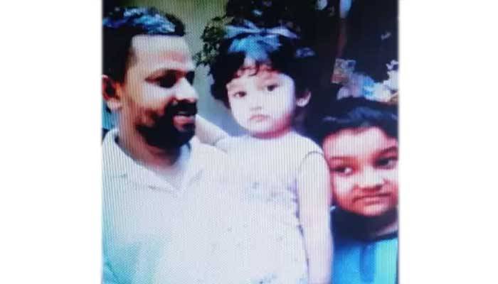 মা-মেয়ের মৃতদেহ খাটে, ছেলের লাশ দরজার পাশে