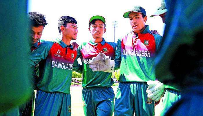 আহা আজি এ দিনে