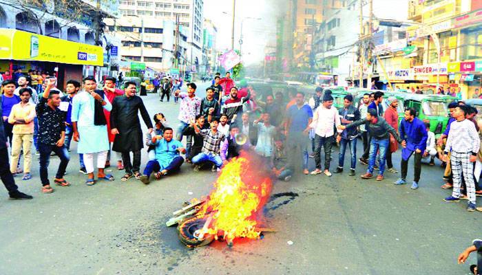 পদবঞ্চিতদের বিক্ষোভ সড়কে তুলকালাম