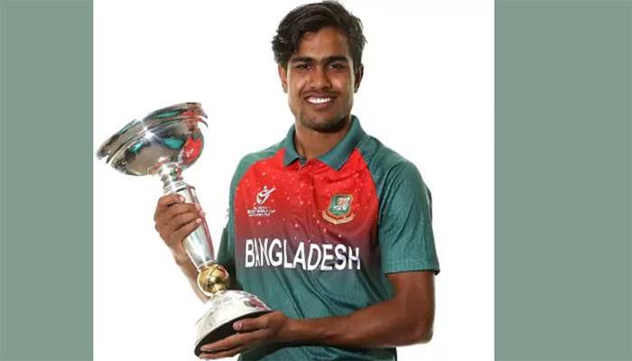 আকবরের চোখ আগামীর দিকে