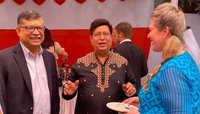 পররাষ্ট্রমন্ত্রীর ‘পিঠা কূটনীতি’