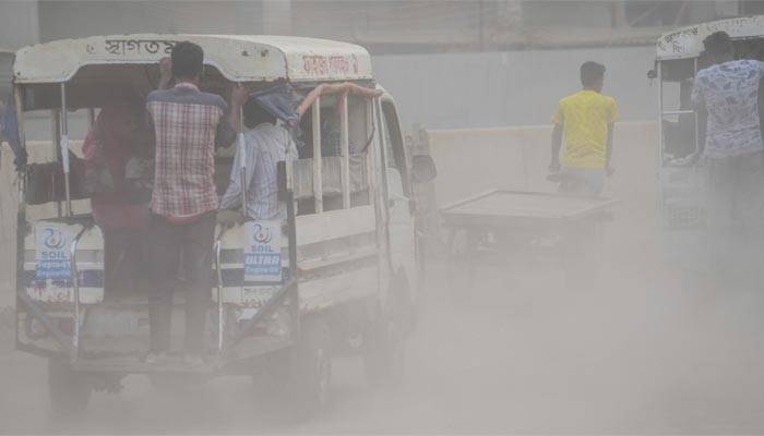 দূষিত বাতাসের শহরের তালিকায় ফের শীর্ষে ঢাকা