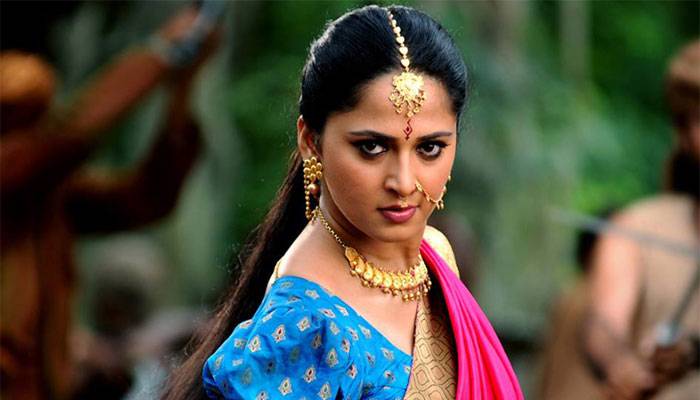 প্রভাস নয়, ক্রিকেটারকে বিয়ে করছেন আনুশকা!