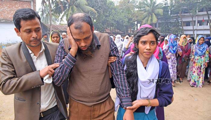বগুড়ায় শিক্ষকের ওপর হামলা, শিক্ষার্থীদের সড়ক অবরোধ