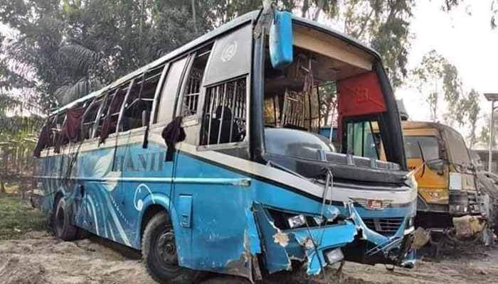 গোবিন্দগঞ্জে বাস দুর্ঘটনায় মা ও মেয়ে নিহত