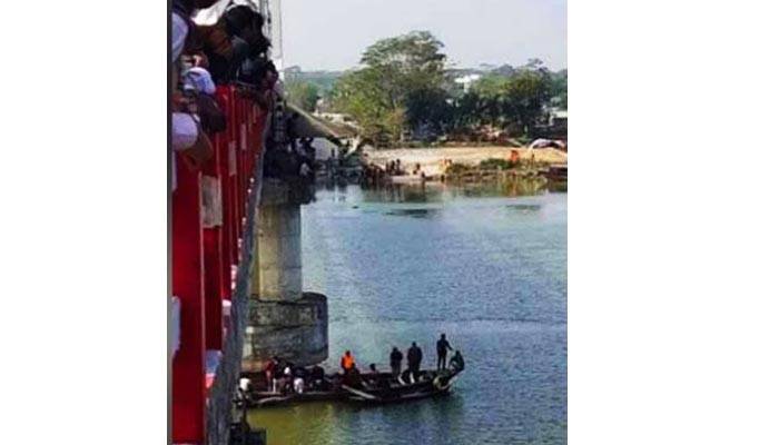 মধুমতিতে ভেসে উঠল সেই মায়ের মৃতদেহ