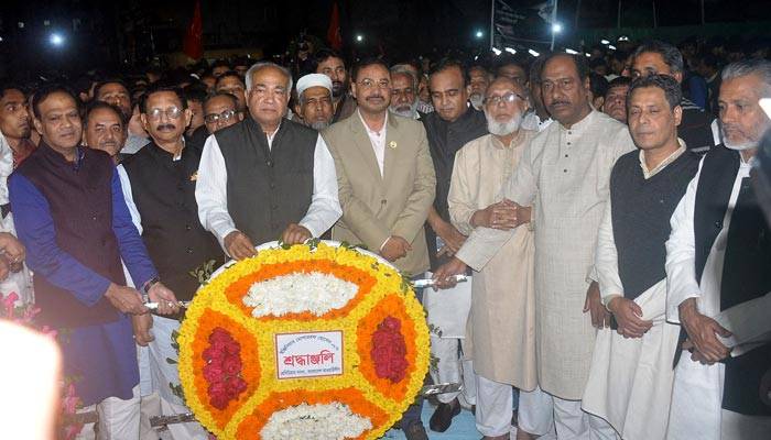গভীর শ্রদ্ধায় ভাষা শহীদদের স্মরণ করলেন চট্টগ্রামবাসী