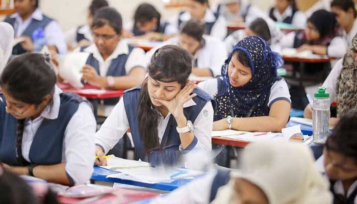 শিক্ষকদের ভুলের মাশুল দিচ্ছে শিক্ষার্থীরা