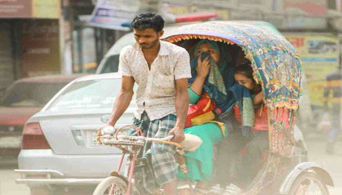 ৩ দিন ধরে দূষিত বাতাসের শীর্ষে ঢাকা