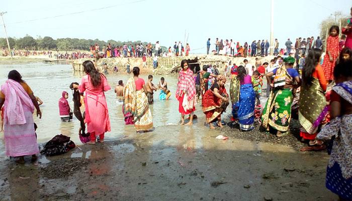 শিবগঞ্জে গঙ্গাস্নানে নেমে শিশুর মৃত্যু