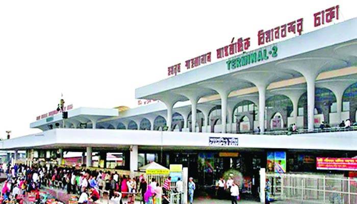 দুবাই ফেরত যাত্রীর লাগেজে ৩২৮ কার্টন সিগারেট