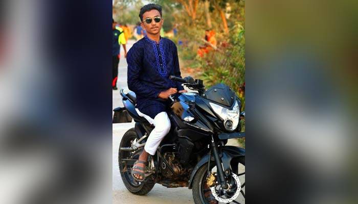 মোটরসাইকেল দুর্ঘটনায় প্রাণ গেল বিশ্ববিদ্যালয় শিক্ষার্থীর