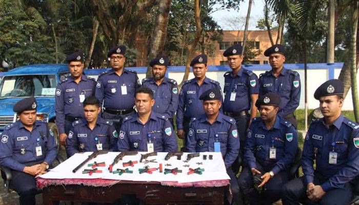 যশোরে বাবা-ছেলের স্বীকারোক্তিতে কবরস্থানে মিলল অস্ত্র ও গুলি
