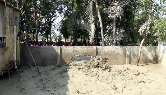কসবায় মাটি ফুঁড়ে নির্গত 'গ্যাসে'র বিষয়ে সিদ্ধান্ত ৭২ ঘণ্টা পর