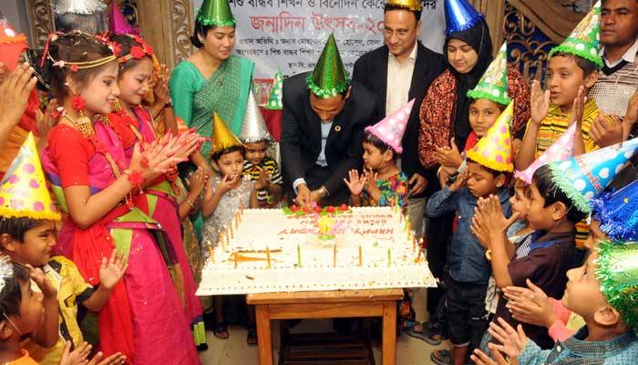 খুলনায় শিশুশ্রমে ঝুঁকিপূর্ণ শিশুদের জন্মদিন উদযাপন