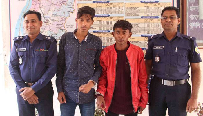 মঠবাড়িয়ায় স্কুলছাত্রীকে দল বেঁধে ধর্ষণ, গ্রেপ্তার ২