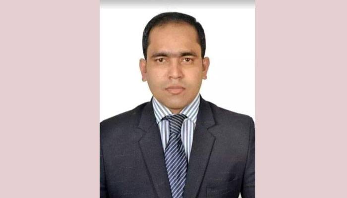 হাসপাতাল পরিচালকের কক্ষের জানালায় ঝুলছিল ফার্মাসিস্টের লাশ