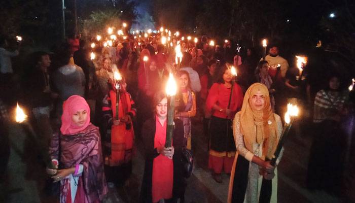 বিভাগ চেয়ে বঙ্গবন্ধু প্রযুক্তি বিশ্ববিদ্যালয় ক্যাম্পাসে মশাল মিছিল