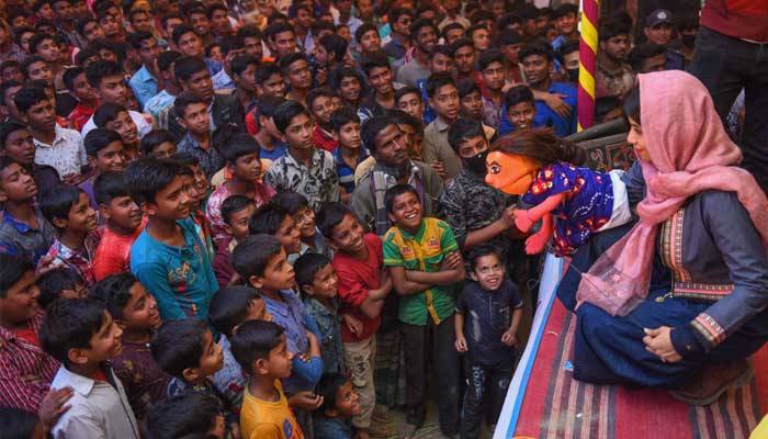 চরাঞ্চলের প্রতিবন্ধীদের সাথে নওশাবা