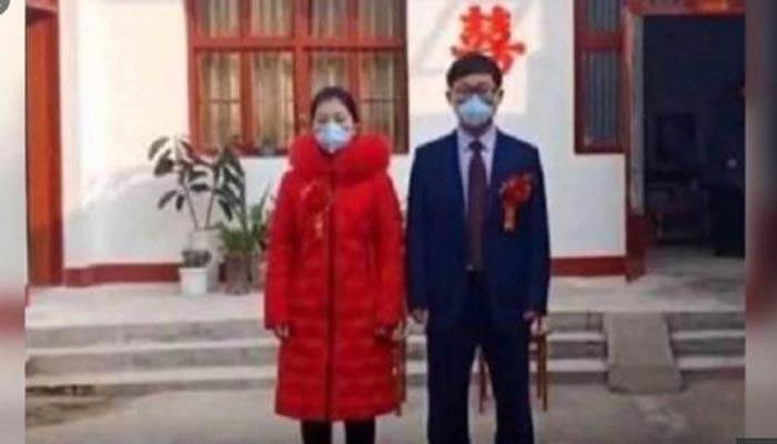 মাস্ক পরে বিয়ের কথা জানালেন নব দম্পতি