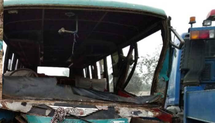 সিরাজগঞ্জে বাস-ট্রাক মুখোমুখি সংঘর্ষে নিহত ২