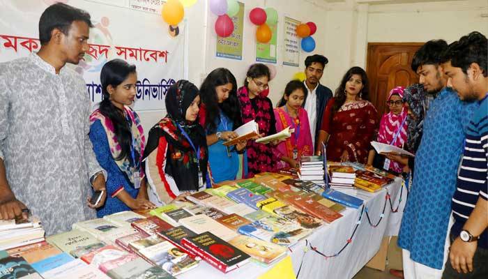 রাজশাহীতে সমকাল সুহৃদ সমাবেশের উদ্যোগে বইমেলা