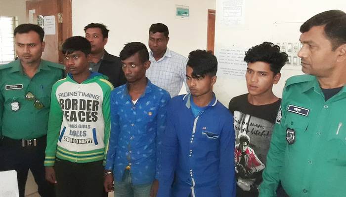 ছোট ভাইকে আটকে রেখে কিশোরীকে দলবদ্ধধর্ষণ