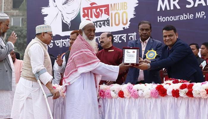 ৬০ মুক্তিযোদ্ধাকে সম্মাননা দিলো এভেরোজ ইন্টারন্যাশনাল স্কুল