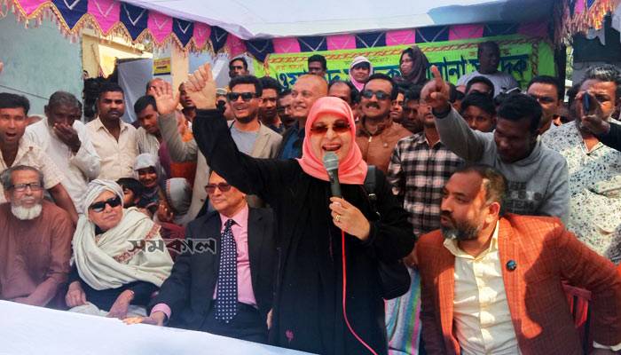 স্বামীর হয়ে ভোটের মাঠে শাবানা