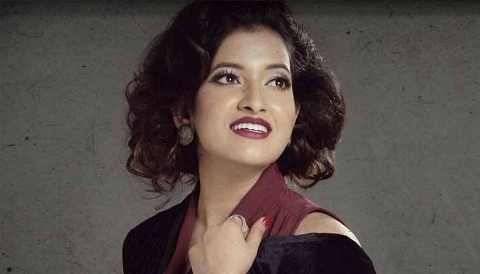 স্বপ্নের সিঁড়ি বেয়ে সিঁথি