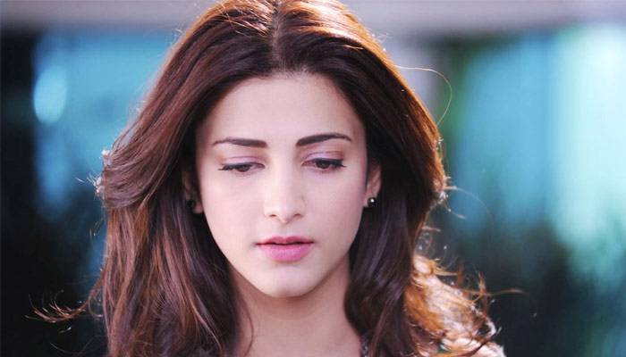 নিজের সিদ্ধান্তে প্লাস্টিক সার্জারি করিয়েছি: শ্রুতি