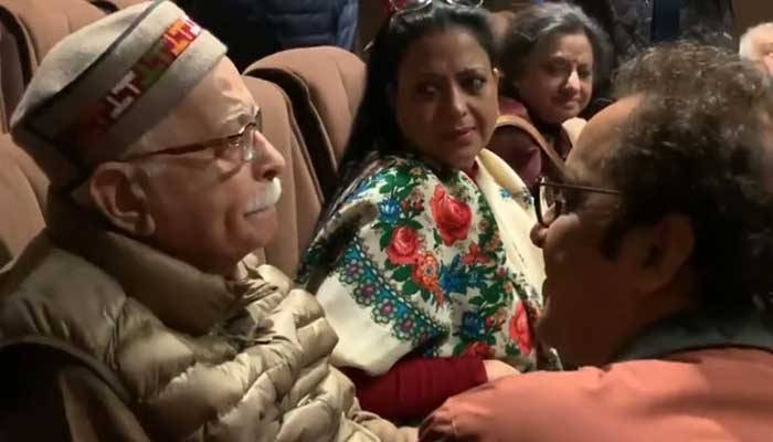 সিনেমা হলে কান্নায় ভেঙে পড়লেন আদবানি