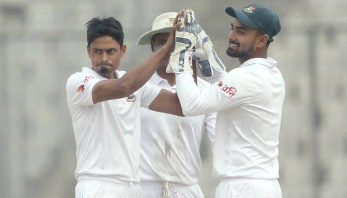 দিনের শুরুতে তাইজুলের আঘাত