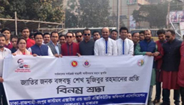 জাতির জনকের প্রতিকৃতিতে ঢাকাএভ ও বাকাএভ'র পুষ্পস্তবক অর্পণ