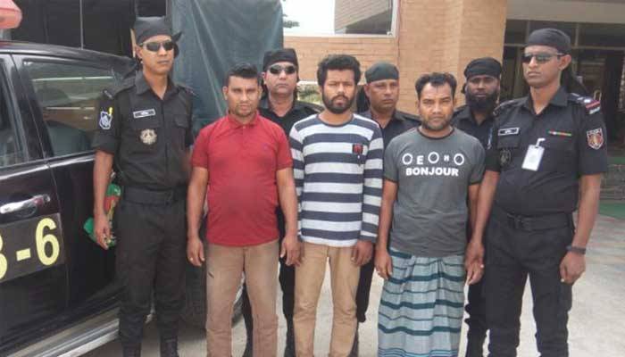 খুলনায় 'আল্লার দলের' তিন সদস্য আটক খুলনায় 'আল্লার দলের' তিন সদস্য আটক