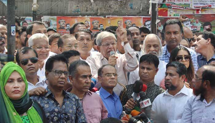 সরকারের চাপে চিকিৎসকরা খালেদা জিয়ার সঠিক প্রতিবেদন দেননি: ফখরুল
